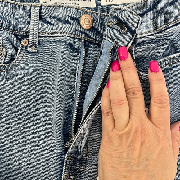 Strativarius Mom Slim Fit Denim Jeans Blue Light Wash Zip Fly Size 4 90's NWT - Picture 11 of 16